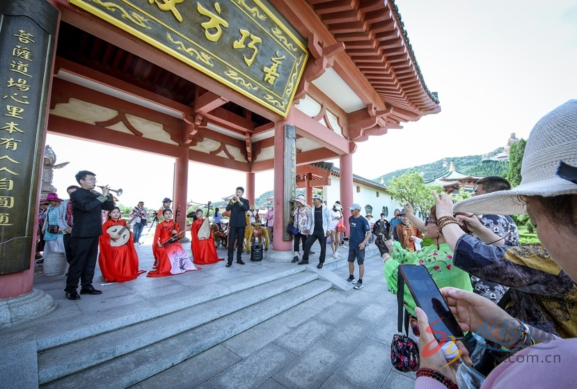 端午市场消费"热气腾腾" 各大商场,超市搭"顺风车"
