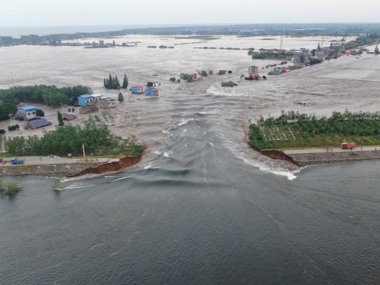 华容洞庭湖大堤决堤抢险：溃口宽220米，内外水位差0.17米