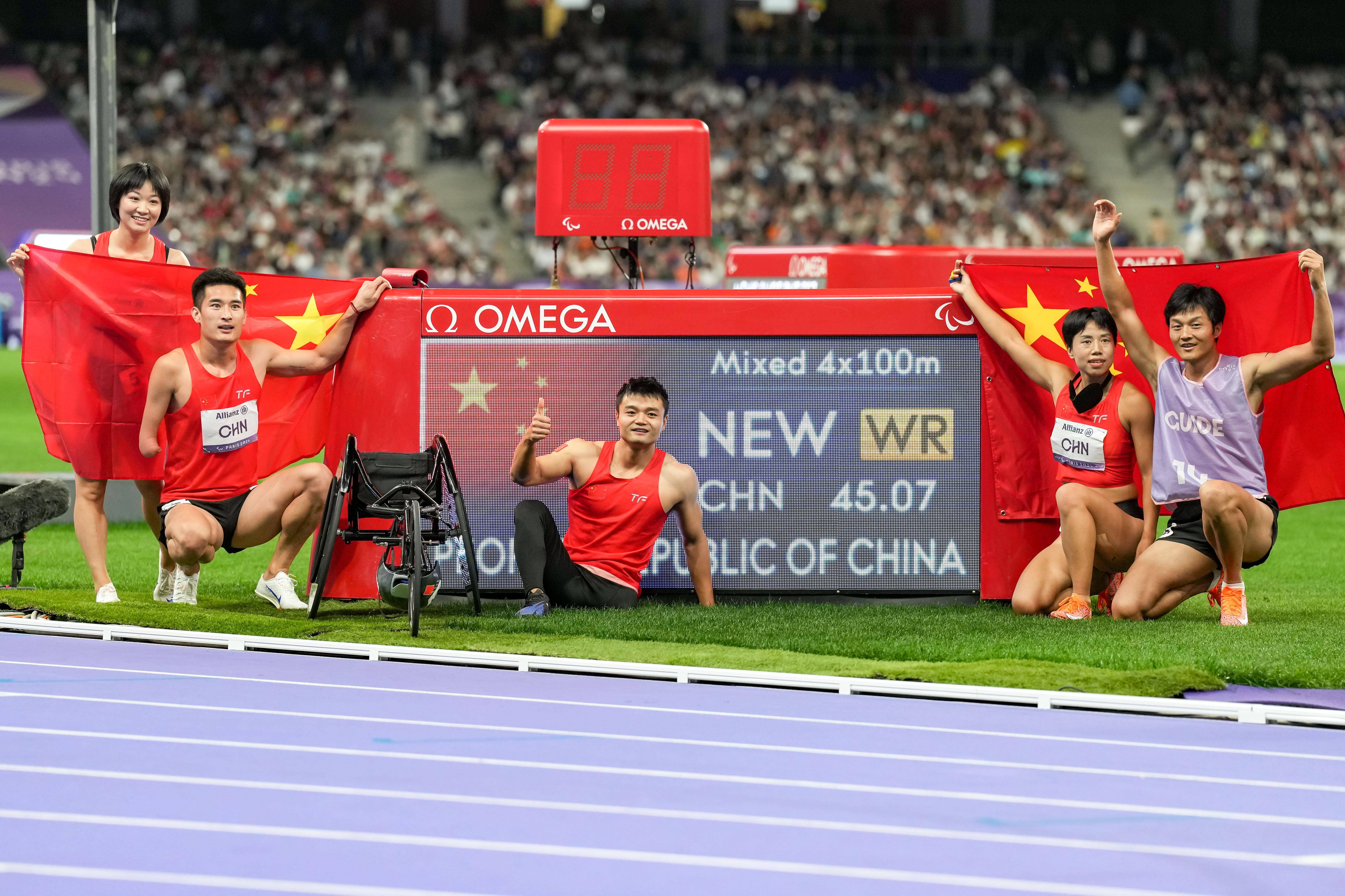 巴黎残奥会中国队夺得田径4x100米混合接力冠军并打破世界纪录