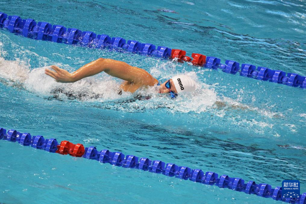 游泳世界杯新加坡站女子200米自由泳决赛中,中国香港选手何诗蓓以1分
