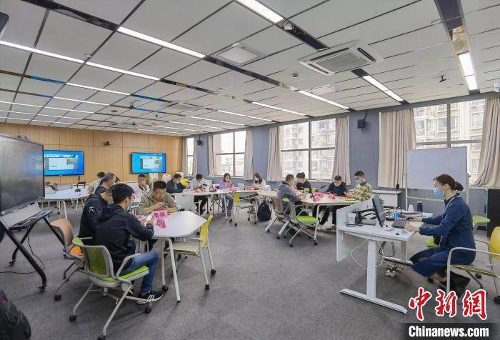 上海工匠学院开启新一期工匠学历班招生 新增人工智能等两个热门专业