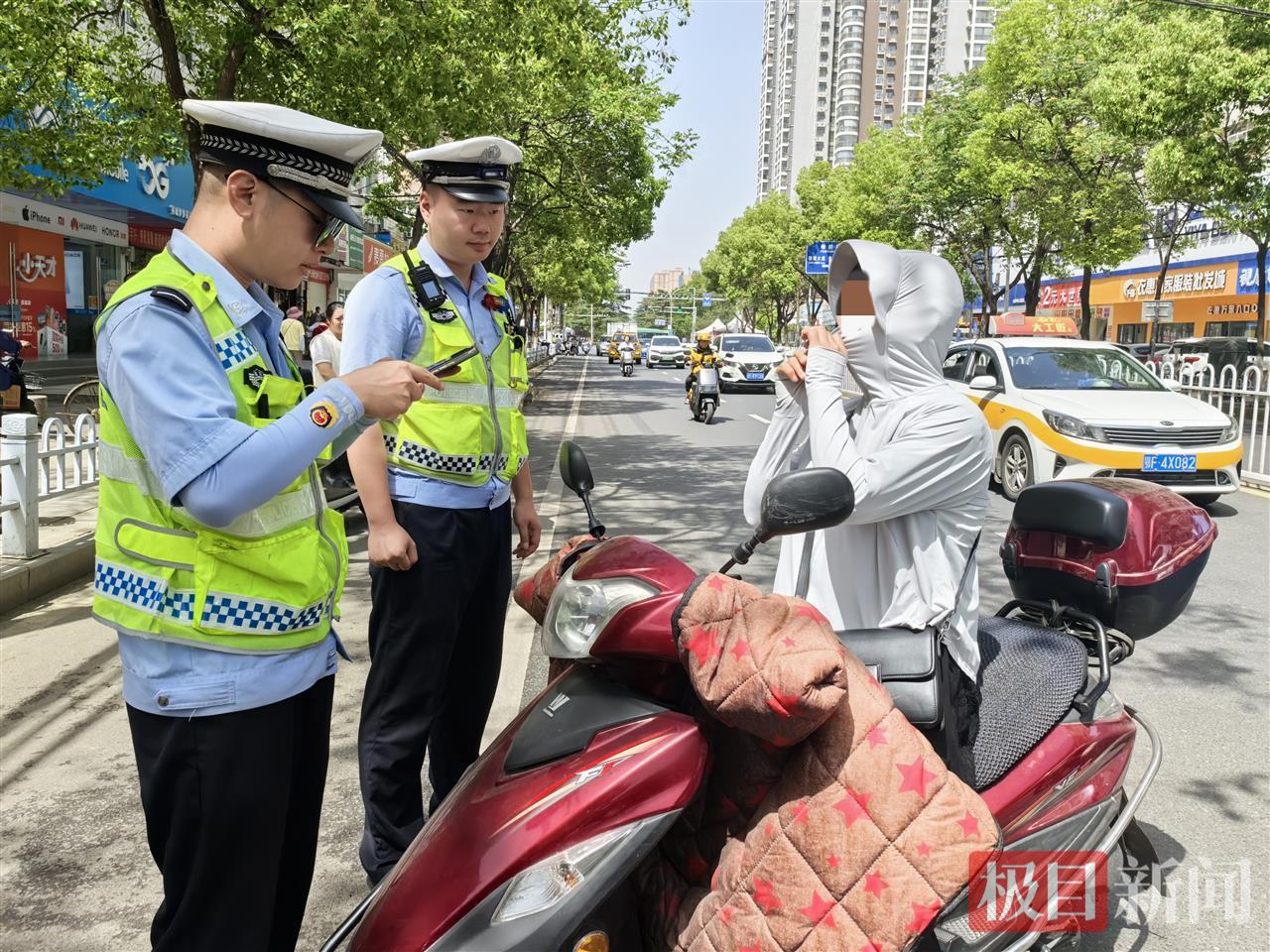 湖北谷城交警持续开展不文明交通违法行为整治