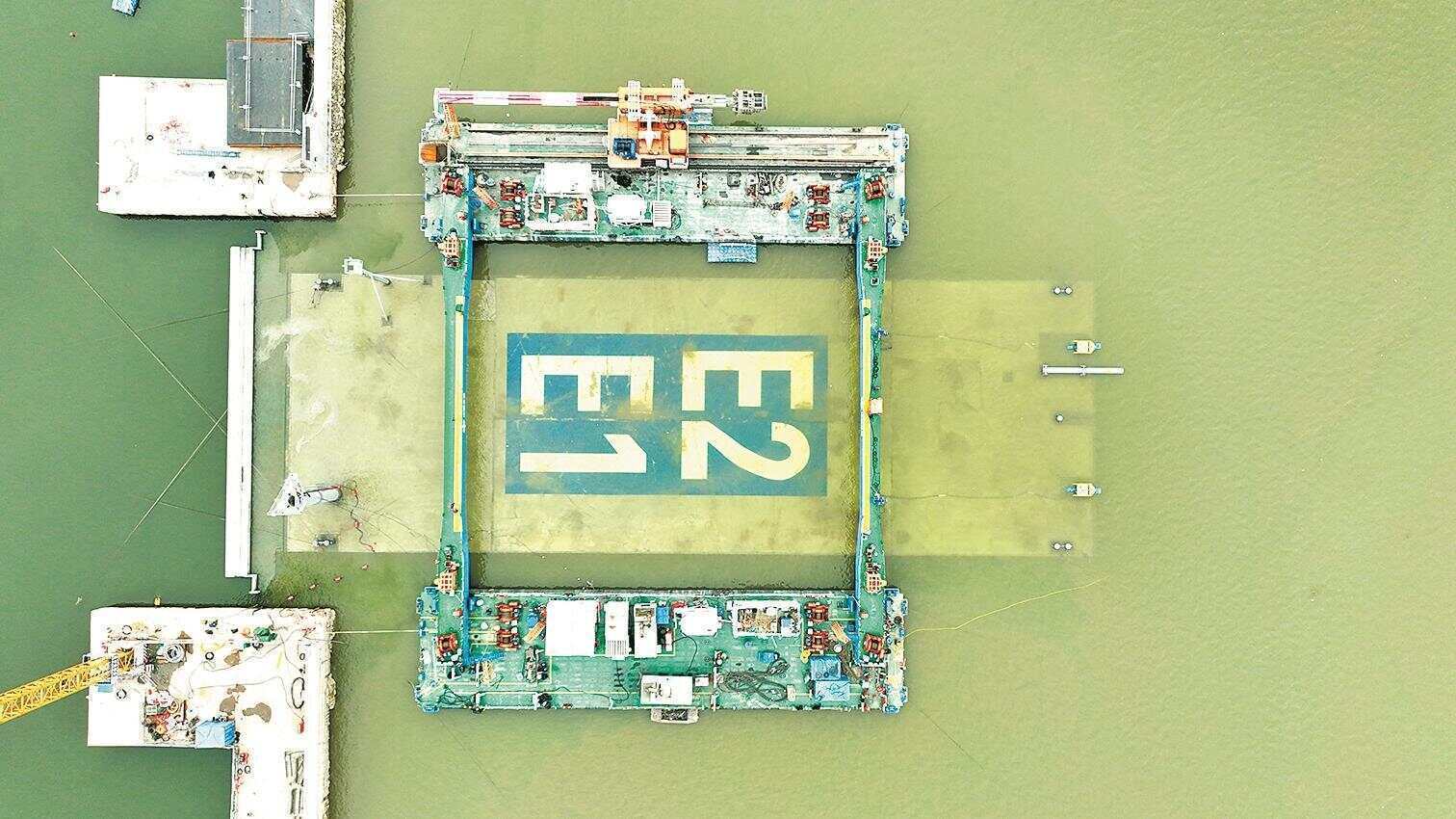 300余米“巨龙”水下安家