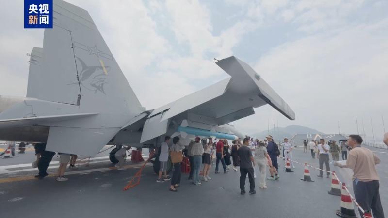 安全感满满！歼-15T为香港观众“遮风挡雨”