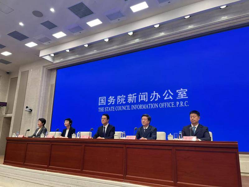 国家医保局：今年前6月检查定点医药机构33.5万家，追回医保基金161.3亿元