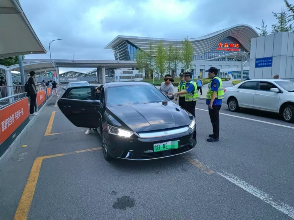 车不动计价器还在“跑”，青岛一辆出租车安装“跑得快”被查处
