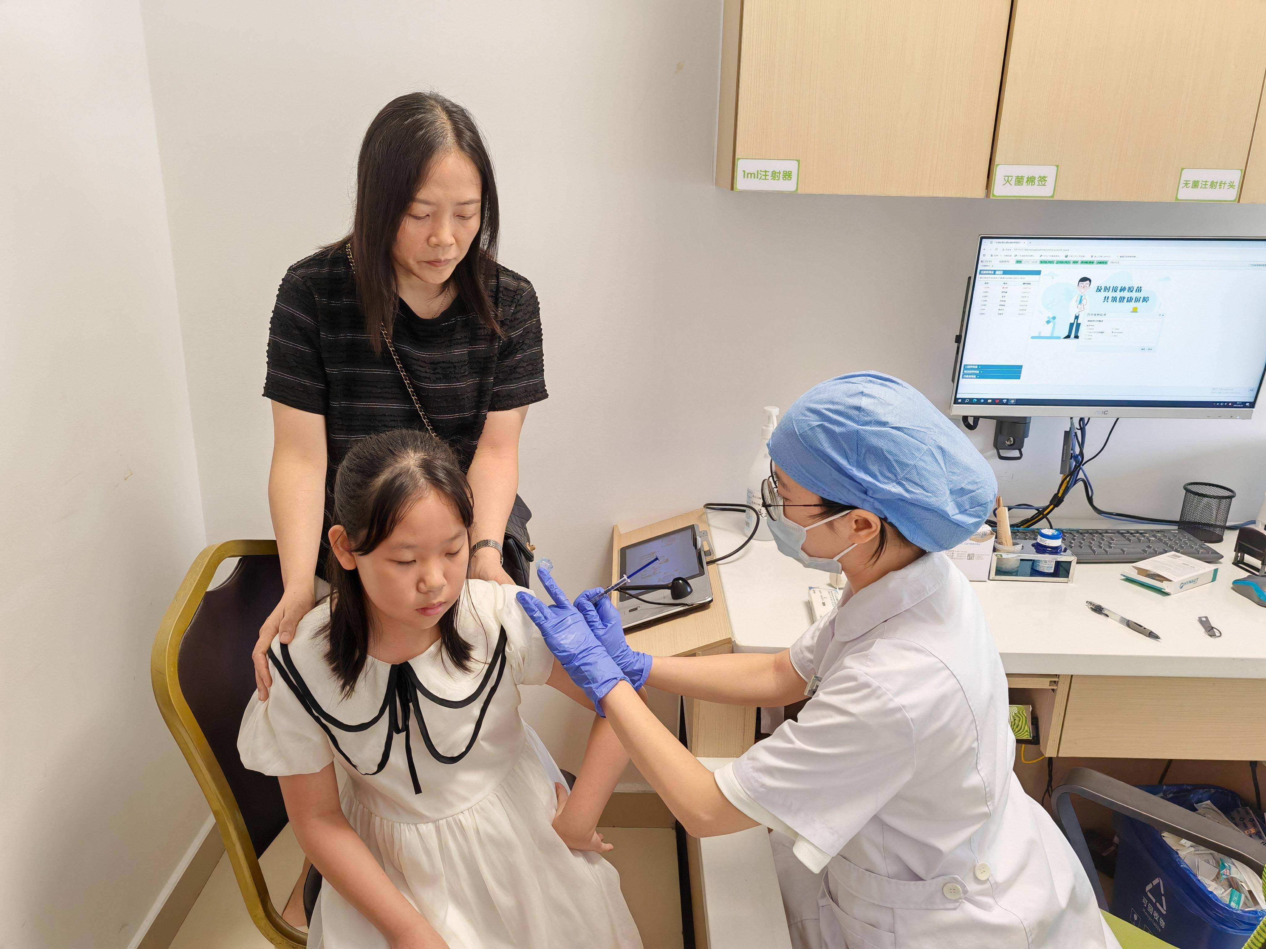 【视频】趁暑假带10岁女儿接种！广州全面推进HPV疫苗惠民政策