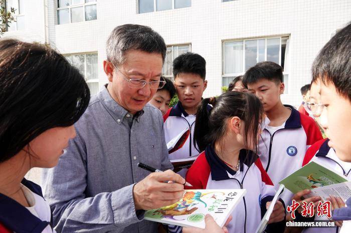 中国已发现约380个恐龙物种位居世界第一