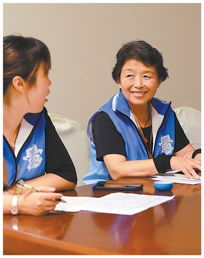 “良渚文化像一本书，我们与游客一同阅览”（民生一线·高能量老年人）