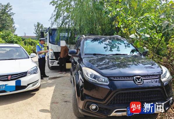 黑色SUV严密遮挡昼伏夜行寻觅“商机”，原来是辆“黑加油车”！