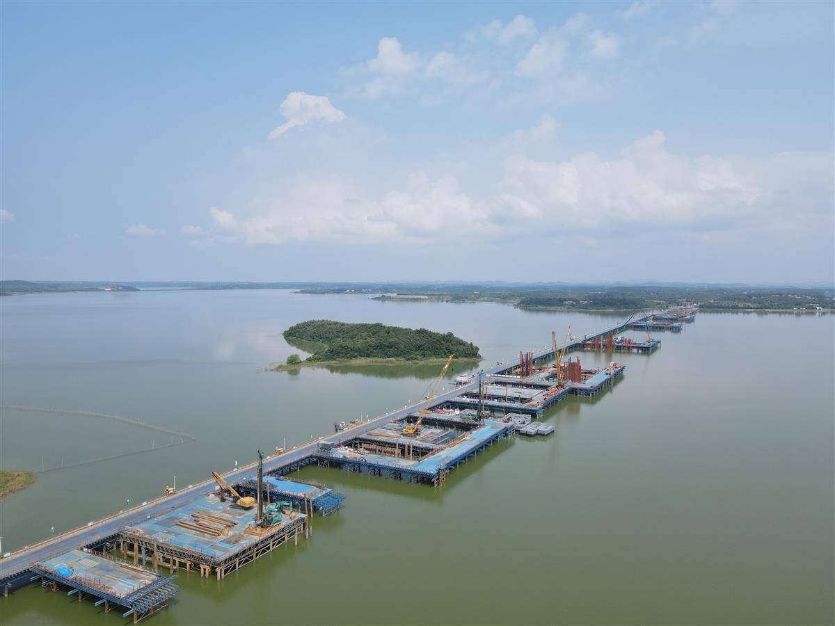 天子山大桥桩基已完成 预计2027年通车