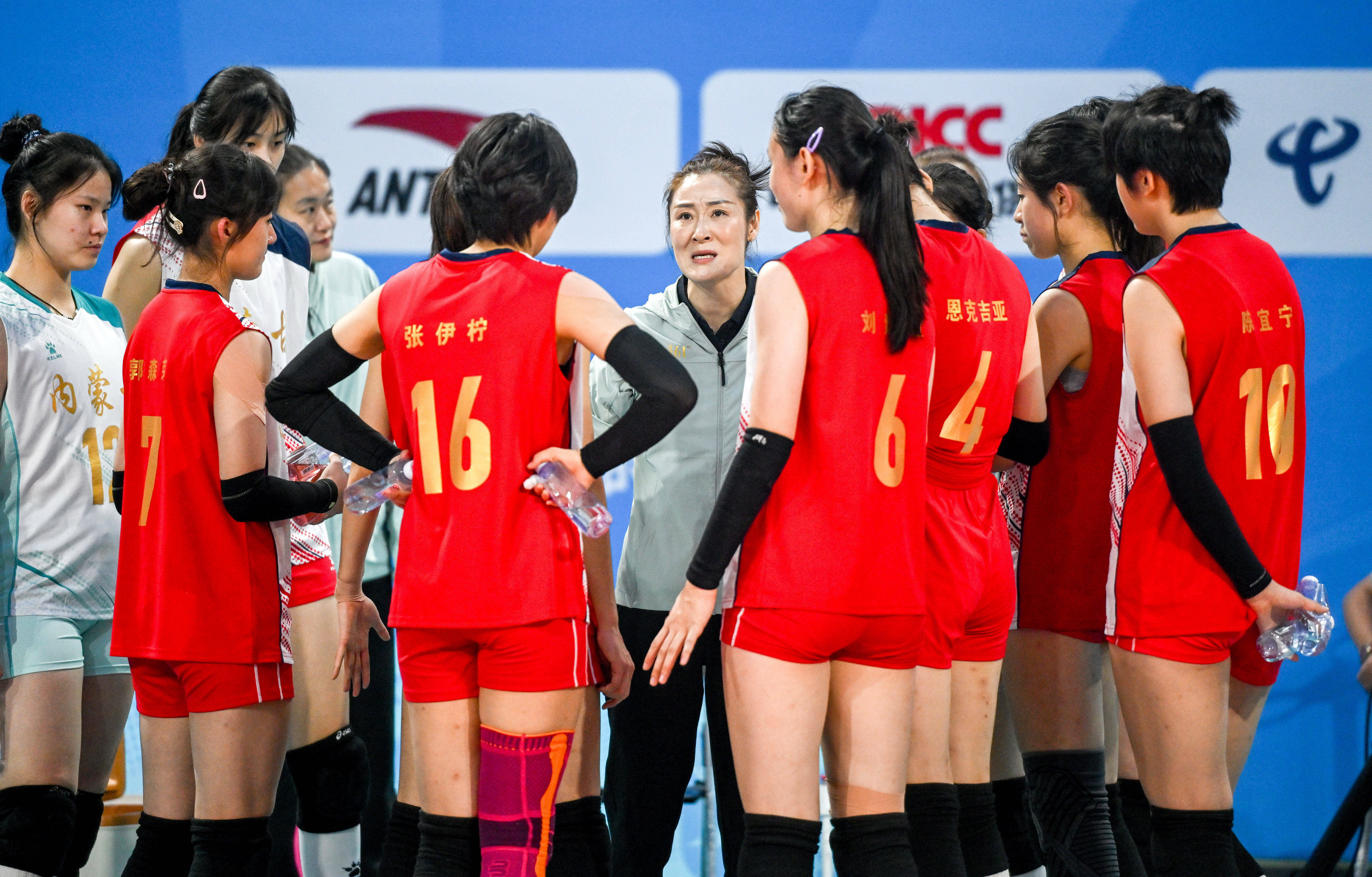 全运会排球——女子18岁以下组小组赛：上海队胜内蒙古队