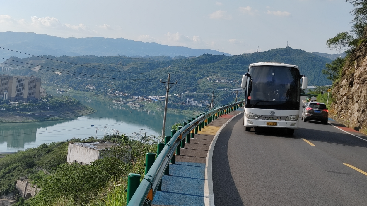 截至11月底 重庆今年累计完成农村公路安防工程7332.6公里