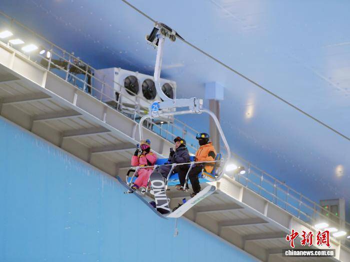亚洲垂直落差最大室内滑雪场在长春开业