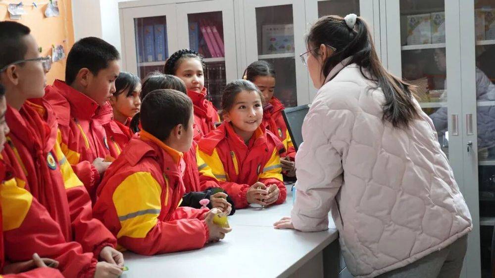 柯坪：积分传美德 校园绽文明