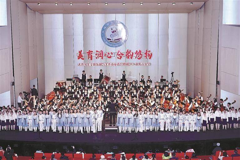 大连市举办中小学师生新年音乐会