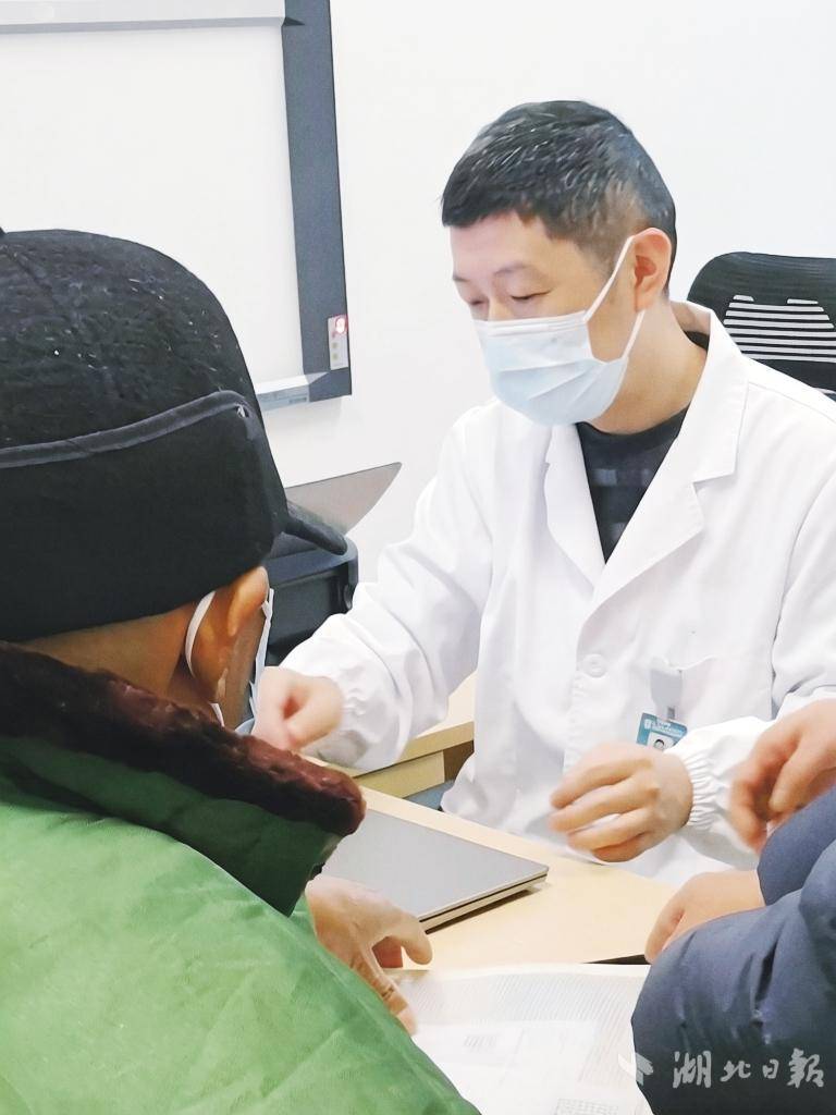 不抽烟无症状确诊肺癌   联合疗法打赢“翻身仗”