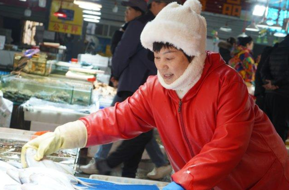 新春走基层｜从“家庭厨房”到“游”向全国，埠西海鲜市场也有“春运”