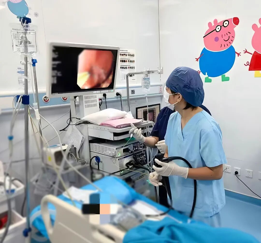 揪心！凌晨 3 点的紧急手术！3 岁女童吞下 1 厘米断针，万幸……