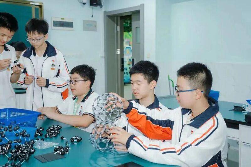AI“走进”课堂！江苏省中小学人工智能通识教育“百花齐放”