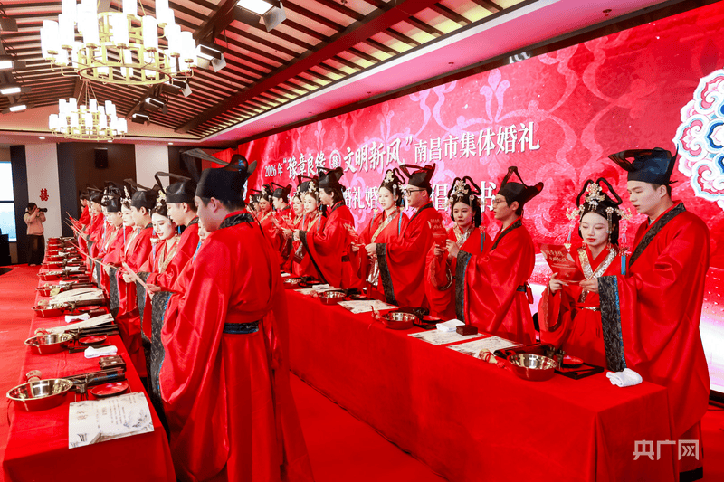 婚事新办简办！江西南昌30对新人践行文明新风